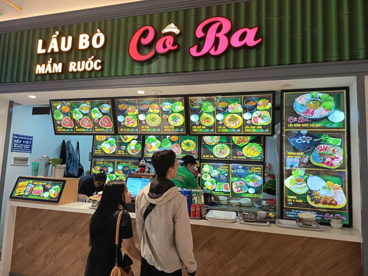 Lẩu mắm Cô Ba và bữa cơm gia đình giữa chiều Tết Dương lịch tại AEON Mall Bình Dương