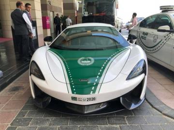 Chiêm ngưỡng loạt siêu xe của cảnh sát Dubai đã hộ tống đội tuyển Việt Nam tại Asian Cup 2019